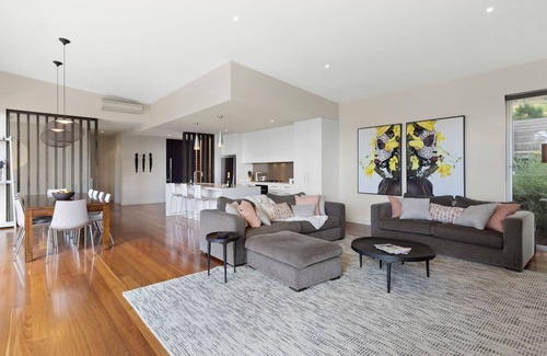 Lorne House | Vue De Mer - Stunning and specious in the treetops