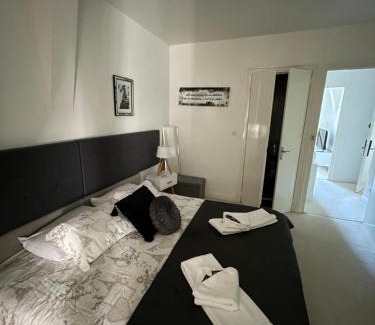 Excideuil Bed & Breakfast | Vue du Chateau Gite Studio