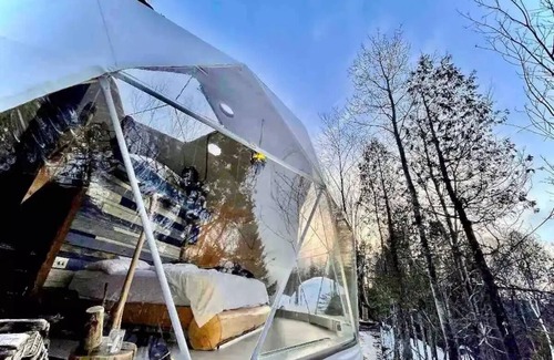 Mauricie Ski Chalet | Vue du Jacuzzi~du lit King~un Luxe Sauvage Unique