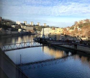 Fourviere Apartment | Vue sur l'eau