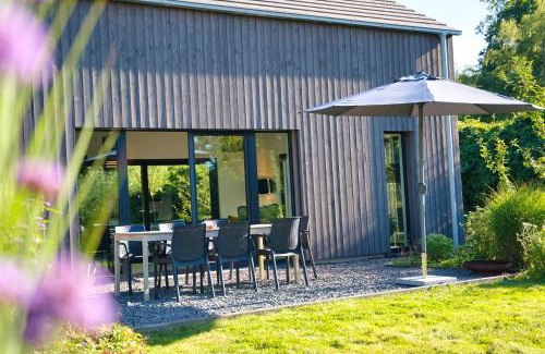 Breitscheid Villa | Wäller Haus - Modern villa with fireplace & large natural garden