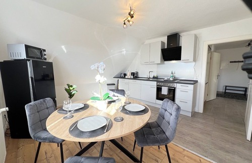 Region Hannover District Apartment | W&D living -Wood 'n' Black 'n' White- incl. parking lot