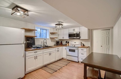 Edgewater Condo | W. Denver Metro Guest Suite I 5 star location w/Ki