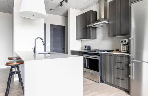 West Loop Apartment | W Loop 1BR w Pool Gym nr Fulton Mkt CHI-298