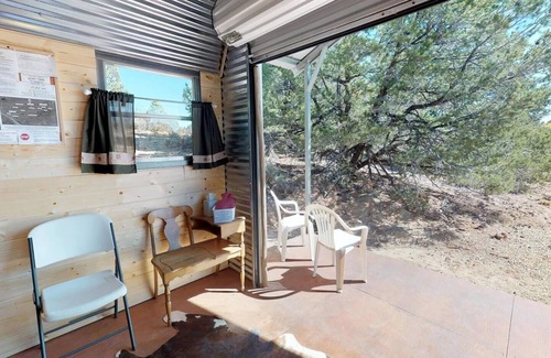 Monticello Cabin | W-W: Lupine Cabin, Tiny Home in Glamping Villa