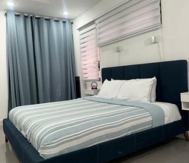 Beverly Hills Apartment | W39 Comfort Suites - Kingston - pool