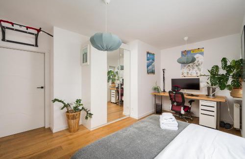 Warsaw Apartment | W411 Marina Mokotów - Lake View Apartment with Balcony, Workspace & Parking, close to Airport & City Center