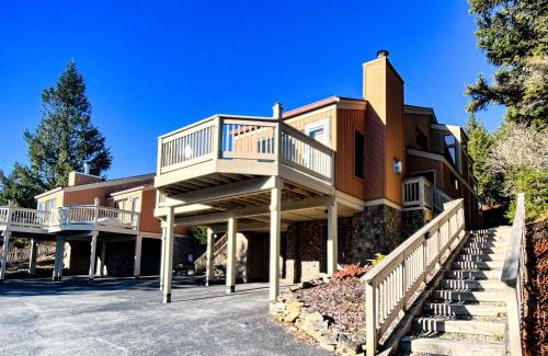 Snowshoe House | Wabasso 1 Covered Parking Convenient Location WiFi Deck