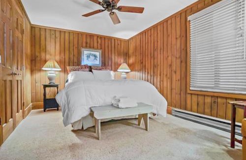 Snowshoe House | Wabasso 1 Covered Parking Convenient Location WiFi Deck