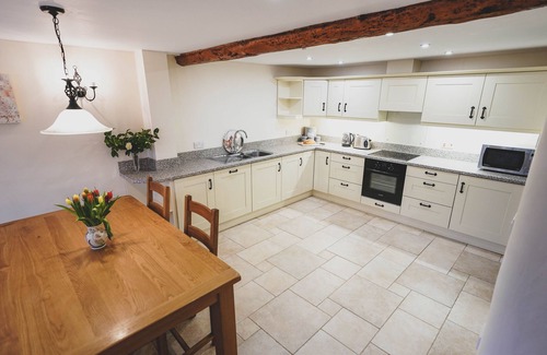 Axminster House | Wagon House sleeps 4, two bedrooms. Near Jurassic coast.