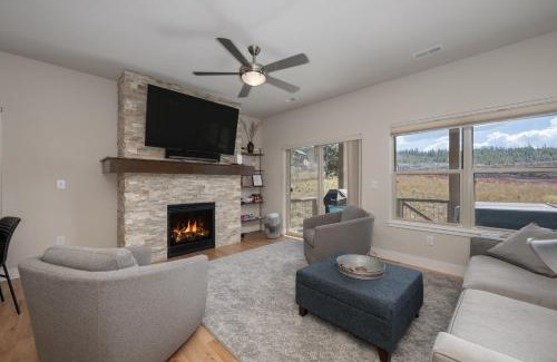 Rendezvous House | Wagon Wheel at Rendezvous home