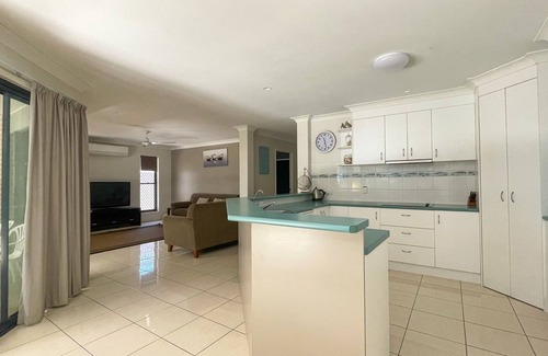 Toogoom House | Wags On The Beach - Toogoom - Beachfront- 4BR-Aircon- Pets OK