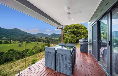 Coolabine Cabin | Wagtail Studio Cabin. Peaceful and Ideal for couples or a young family.