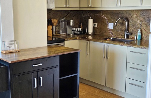 Waikiki Apartment | Waikiki 3-bed, Ocean View, Central A/C, Free Parking, 1 Block to Waikiki Beach