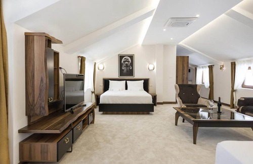 Tomicici House | Waikiki Apartments