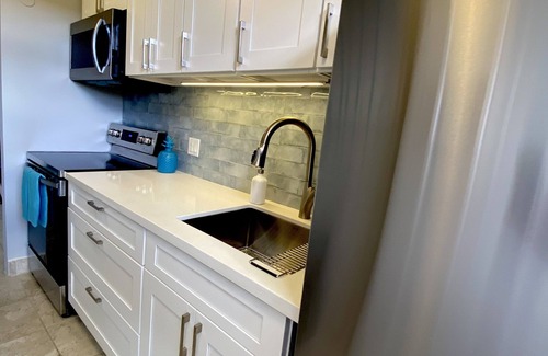 Waikiki Condo | Waikiki Banyan 1BR Corner Unit, Gorgeous Mountain/DiamondHead view, free parking
