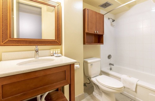 Waikiki Hotel | Waikiki Paradise Awaits! Relax with Pool, Rooftop Views, 2 Blocks to Beach!