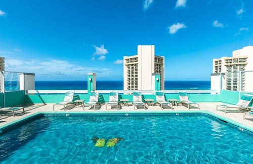 Waikiki Hotel | Waikiki Paradise Awaits! Relax with Pool, Rooftop Views, 2 Blocks to Beach!