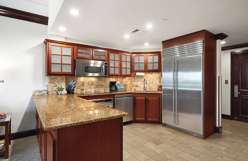 Wailua Condo | Waipouli Beach Resort D402 - Modern Top Floor Ocean View Suite in Kapaa with AC!