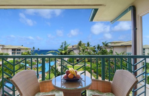 Wailua Condo | Waipouli Beach Resort D402 - Modern Top Floor Ocean View Suite in Kapaa with AC!