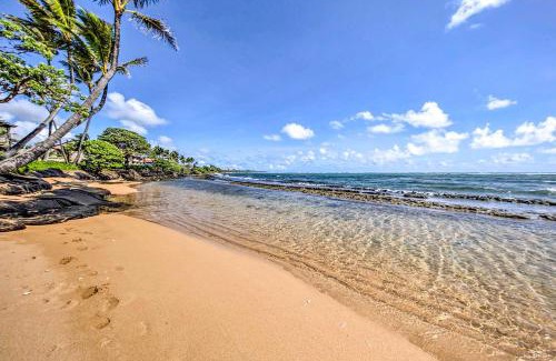 Wailua Apartment | Waipouli Beachfront Condo with Balcony and Ocean Views