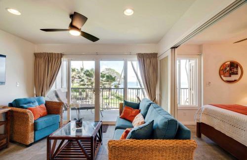 Wailua Apartment | Waipouli Beachfront Condo with Balcony and Ocean Views