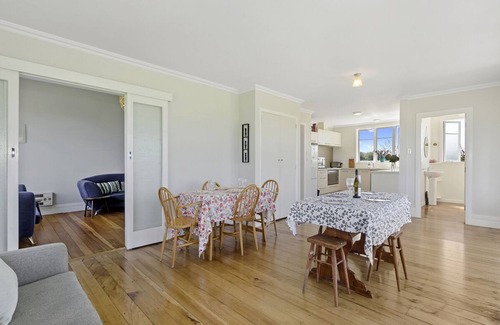 Waipu House | Waipu Dunes - with SpanWaterfront walk to the beach. Pet-Friendly!nWaipu Cove