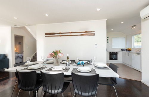 Paihia Cottage | Wairangi Beach Cottage - Paihia Beach House