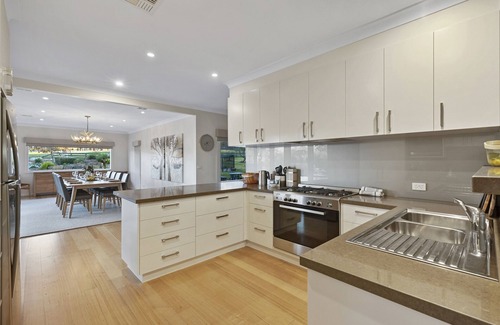 Piries House | WAIRERE Farm | LUXE Family Retreat with Edna Walling Garden | Pool Tennis Ski