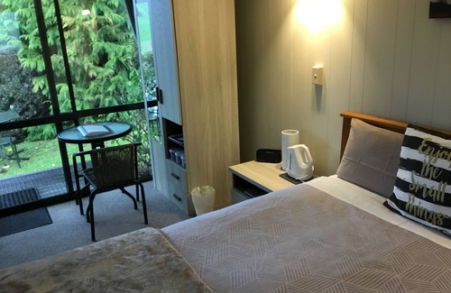 Waitomo Caves House | Waitomo Caves Guest Lodge