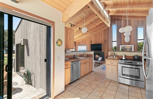 Sea Ranch House | Wake to whales | Savor sunsets | Unwind in style