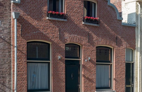 Centrum Apartment | Wake up in the heart of Tilburg in a cozy hotel bed that blends past charm with modern comfort