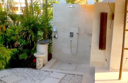 Kalisada Villa | Wake up to the Sea of Bali Beachfront luxury plus