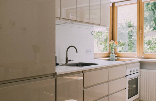 Traunkirchen Apartment | Wake up with a view of the mountain and lake