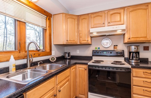 Stewartville House | "Walden Pond" Adventure Amidst 44 Private Acres