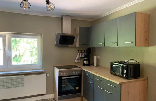 Oybin Apartment | Waldferienhaus Dunja mit Whirlpool, Sauna u Garten