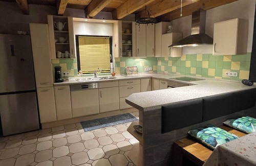 Remscheid House | Waldhaus - Central and family-friendly with a large fenced garden.