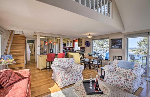 Waldport House | Waldport Beach House with Loft, Grill and Ocean Views!