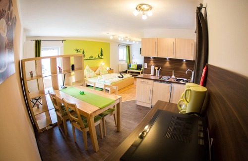 Treppendorf Apartment | Waldzimmer - Lovingly furnished apartment near Musikhaus Thomann