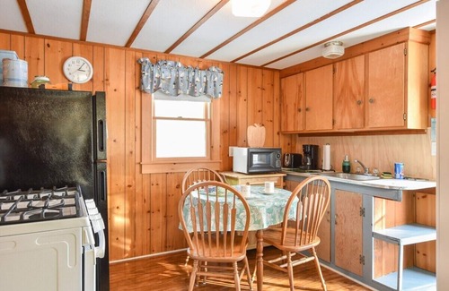North Eastham House | Walk 1/4 Mile to Private Beach!