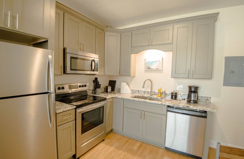 Biloxi Apartment | 🔥WALK 2 BEACH❤️ | SLEEPS 4 W/W+D