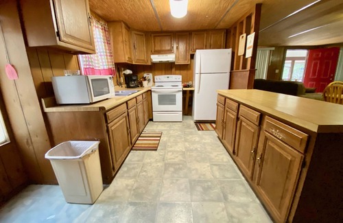 Concan Cabin | Walk 2 River & Entertainment & Hippie Chicks, River Road, Heart of Concan!