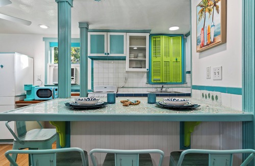 Lake Worth House | Walk Downtown; Beach 1.1 miles, Bar, Karaoke, Family Friendly, Jimmy Buffet Vibe