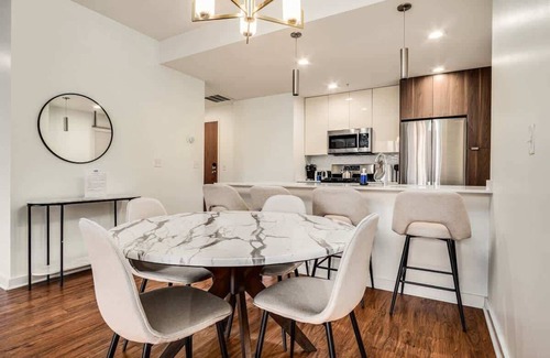 Killgubbin Apartment | Walk Everywhere! 5 mins to Magnificent Mile, River