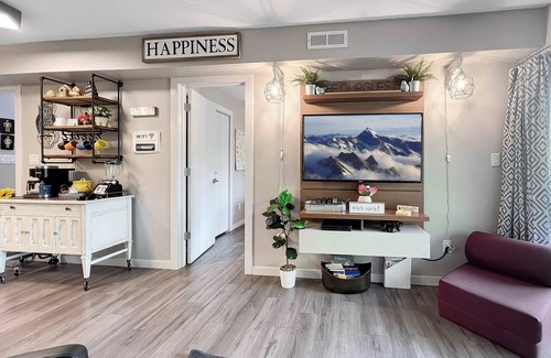 Notch Estates Condo | WALK IN, pool, Close to SDC, Hiking, Hidden Gem