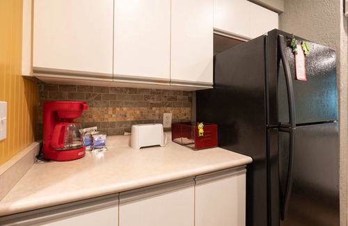 Branson Condo | Walk-in ~ Pools Galore ~ Gated Community ~ Golf On-Site ~ FREE TICKETS INCLUDED! (HHK-7)