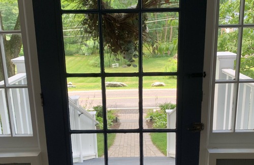 Stockbridge House | Walk into town, soak up sun on enclosed porch & steps away from nature trails!