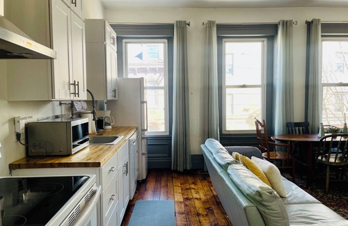 Allegheny-West House | ★WALK to ACRISURE STADIUM in 10 MINS! King Beds, FREE Park