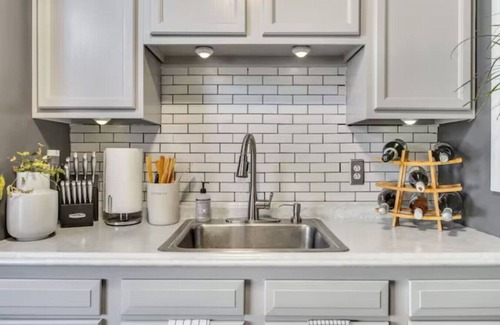Lower Lawrenceville Apartment | Walk to Arsenal Park! Cozy & Comfy Studio up to 4Pax