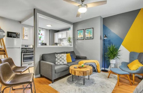Lower Lawrenceville Apartment | Walk to Arsenal Park! Cozy & Comfy Studio up to 4Pax